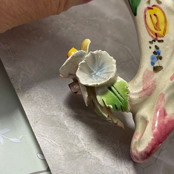 Vintage Italian ceramic cornucopia vase applied flowers hand painted. - Picture 7 of 16